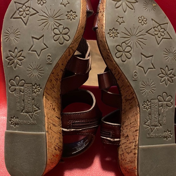Kenneth Cole Reaction girl sandal - Picture 3 of 6